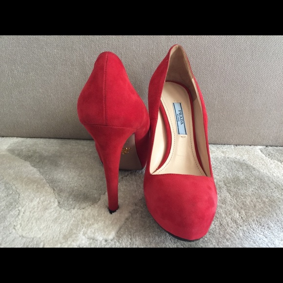 Authentic Prada pumps - Picture 5 of 8